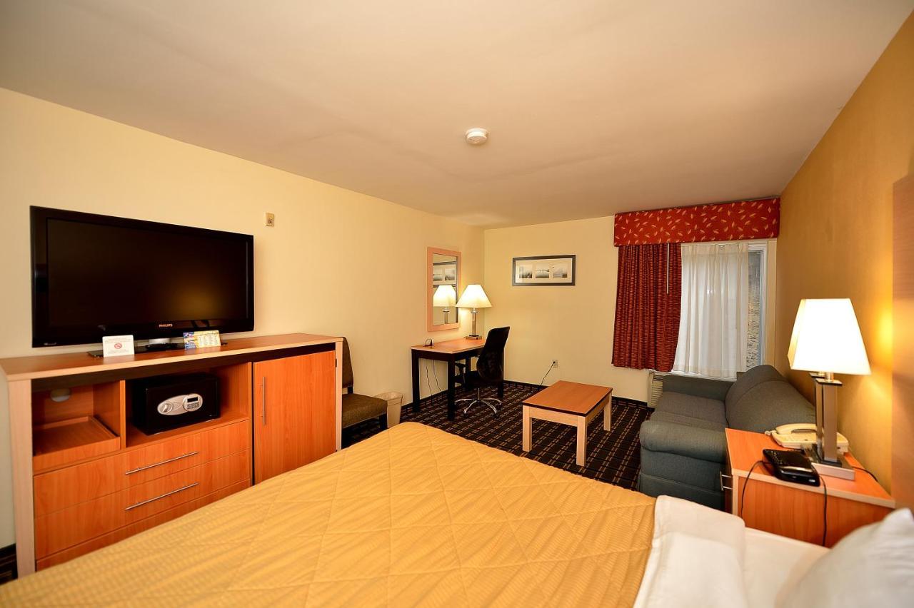 Baymont By Wyndham North Dartmouth Fall River Exterior photo